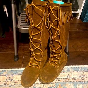 MINNETONKA BELOW THE KNEE BOOTS